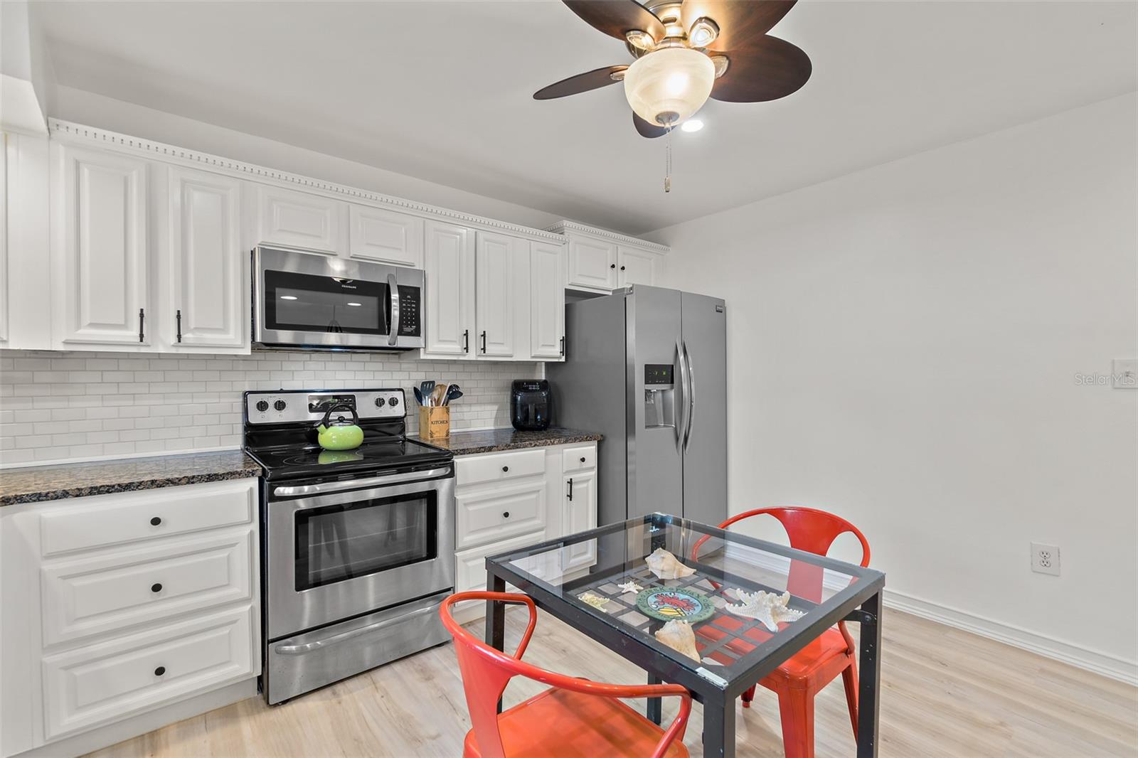 Listing photo id 28 for 8495 Ridgewood Avenue