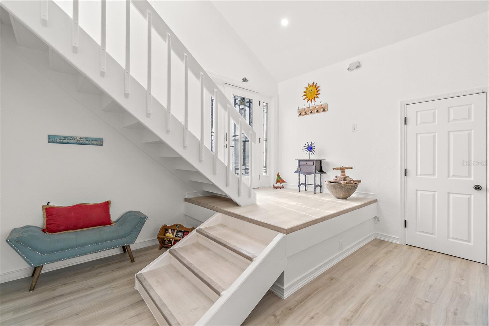 Listing photo id 30 for 8495 Ridgewood Avenue