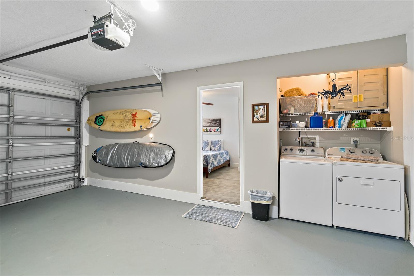 Listing photo id 33 for 8495 Ridgewood Avenue