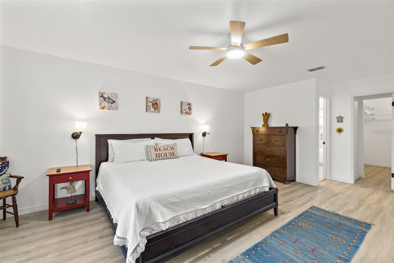 Listing photo id 7 for 8495 Ridgewood Avenue