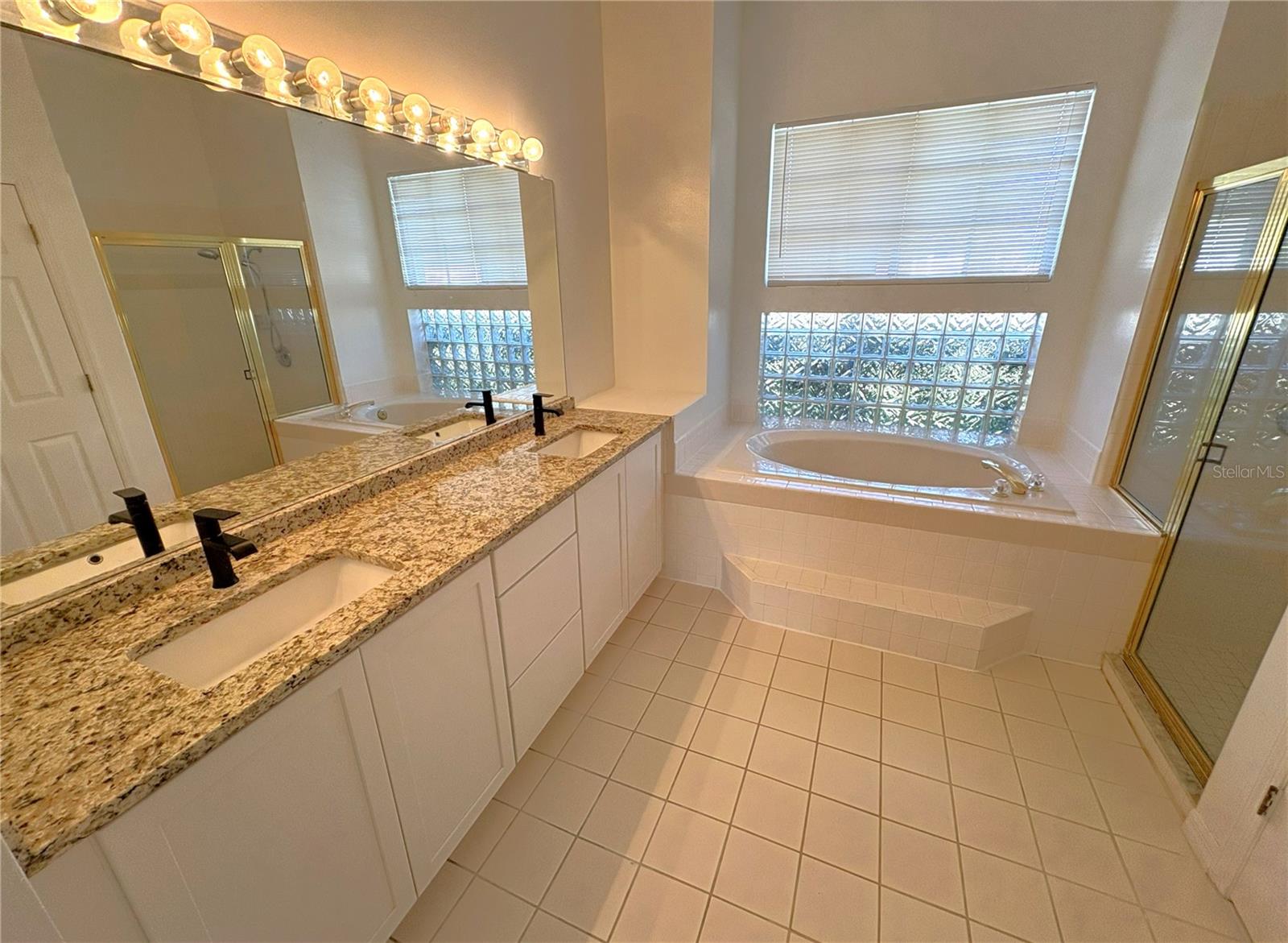 Image 17 of 24 For 3940 Corveta Court