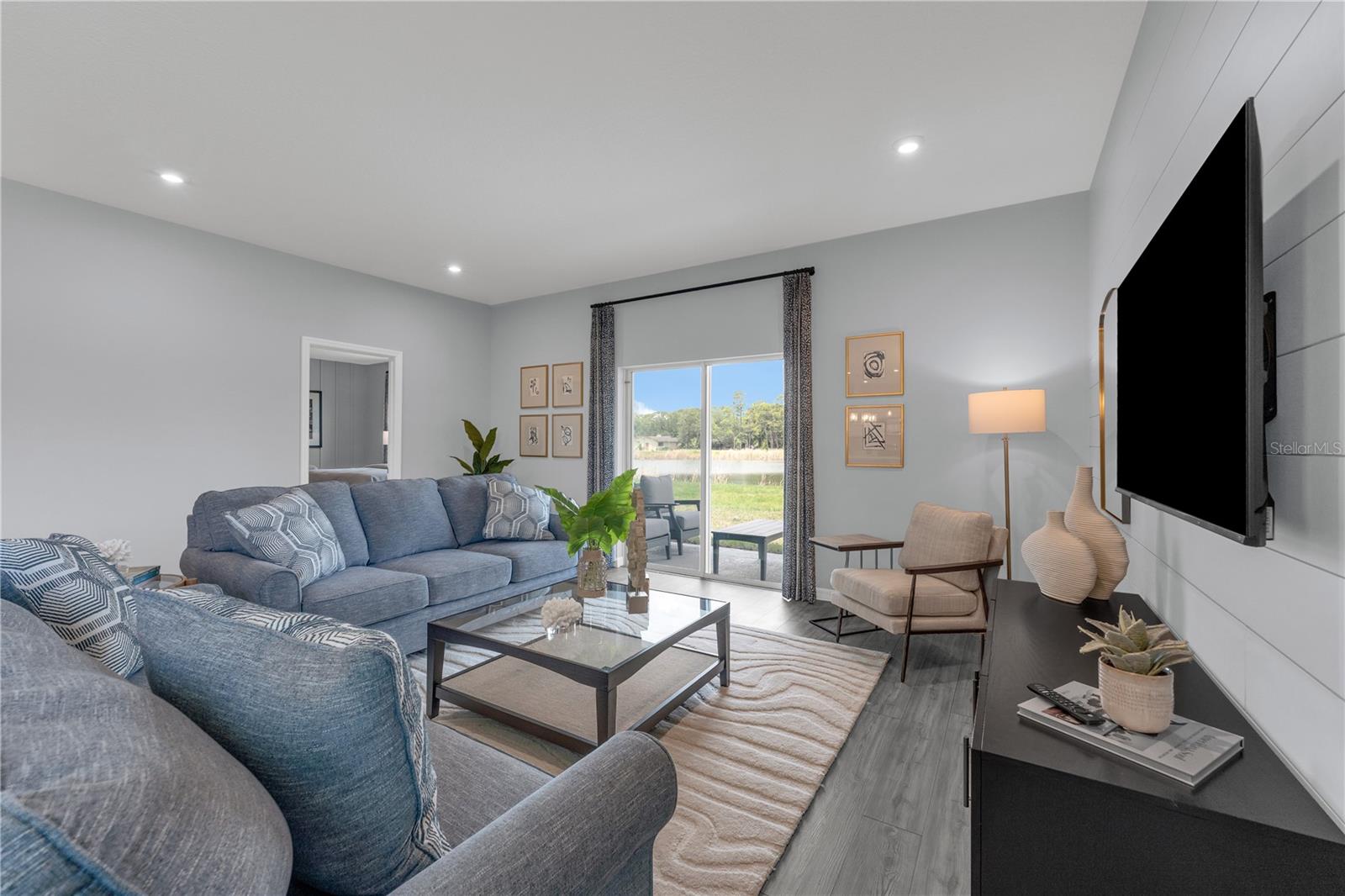 Listing photo id 14 for 949 Pearlwood Loop