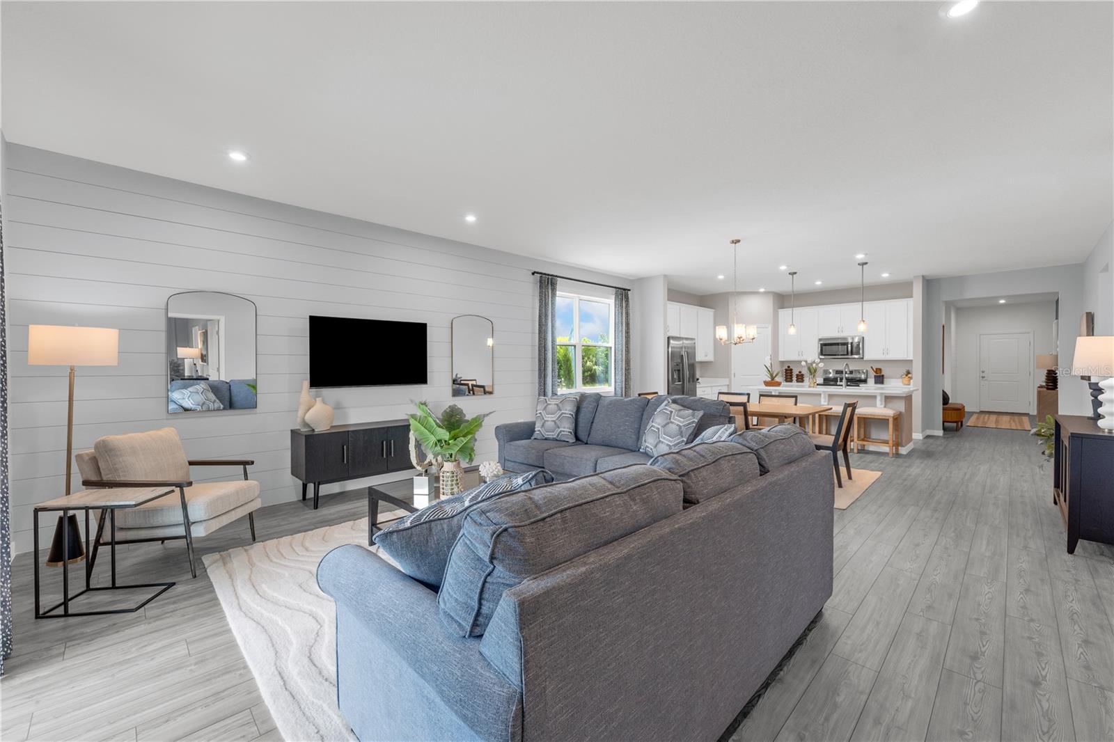 Listing photo id 15 for 949 Pearlwood Loop