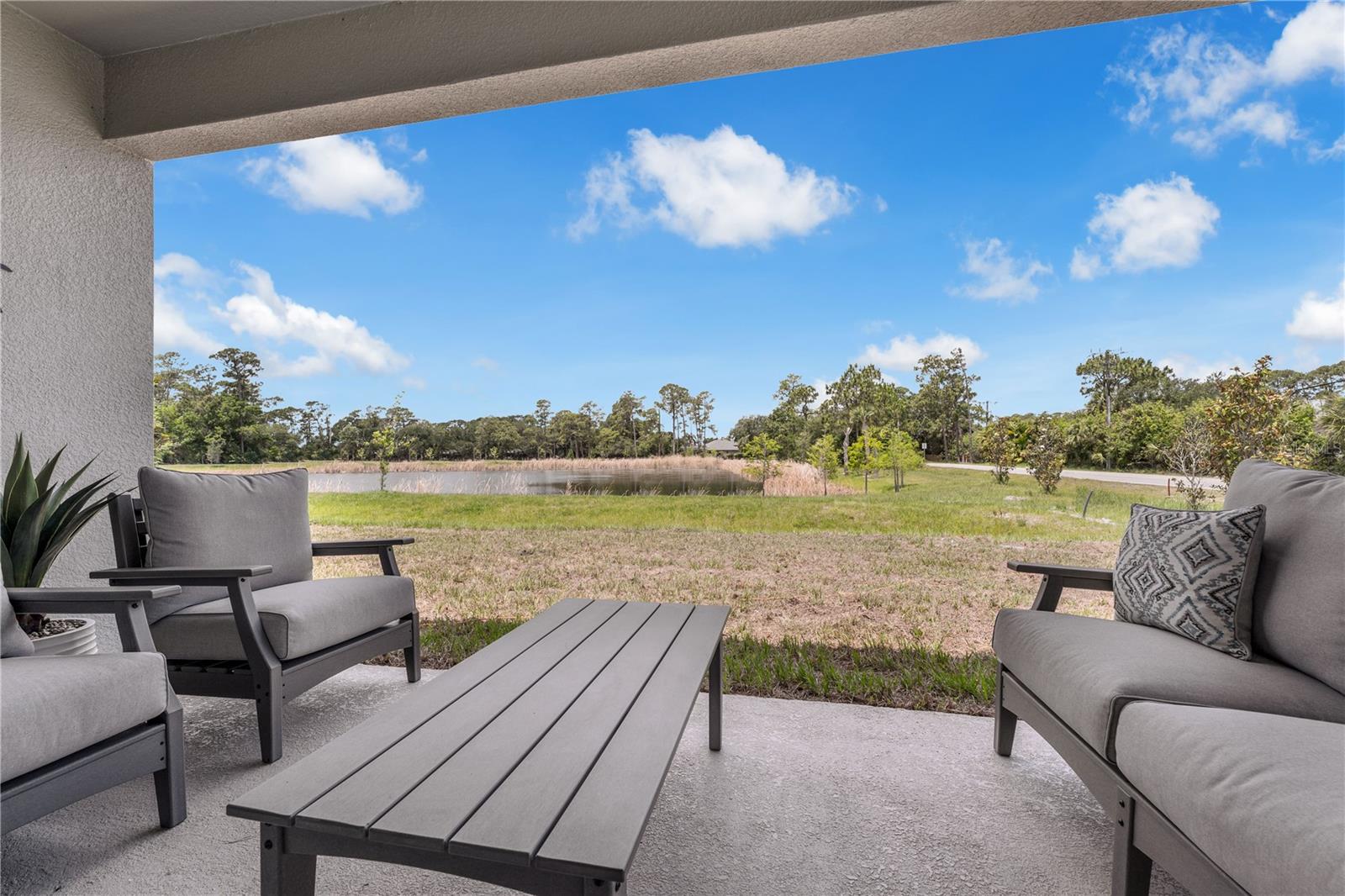 Listing photo id 31 for 949 Pearlwood Loop