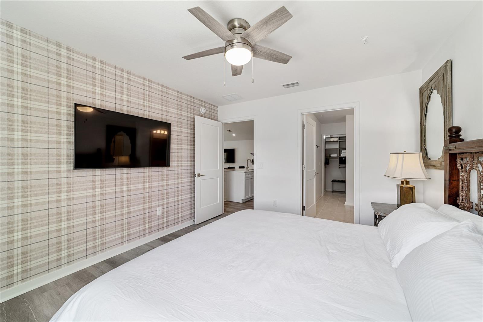 Image 19 of 39 For 4400 74th Terrace