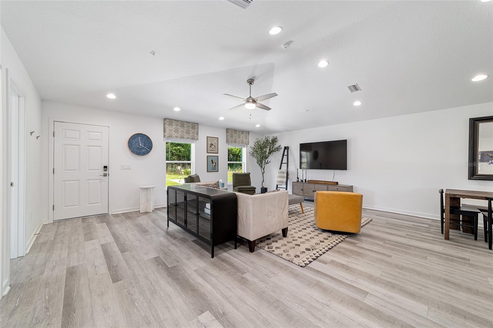 Image 6 of 39 For 4400 74th Terrace