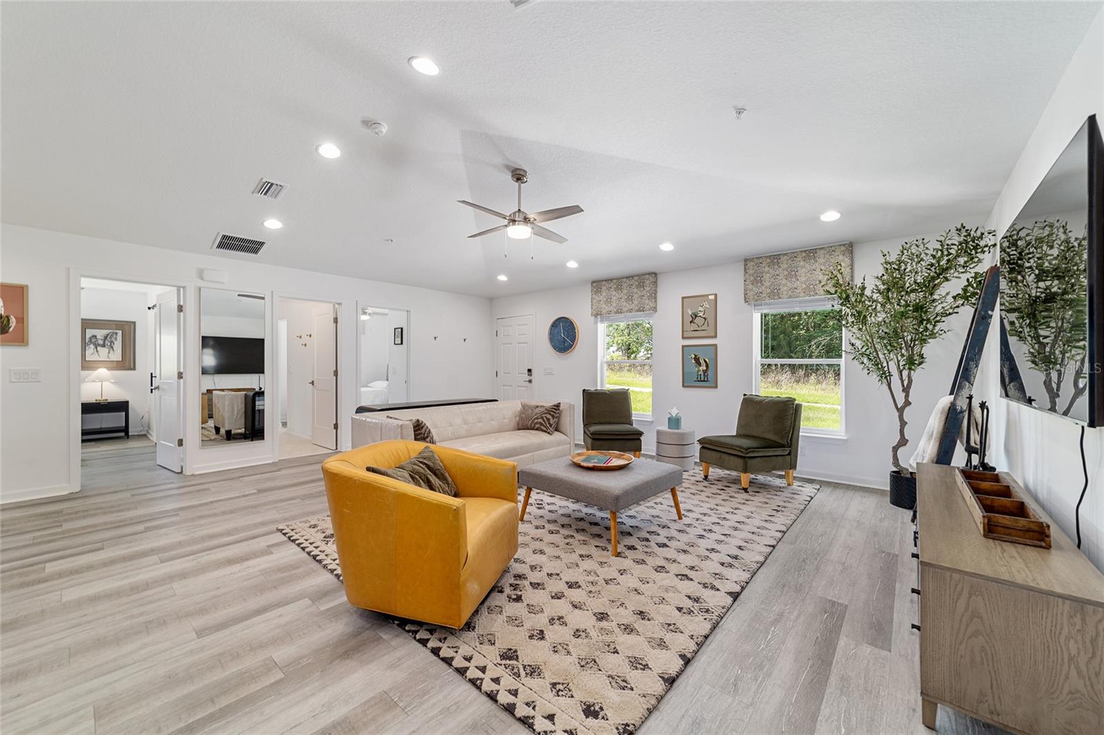 Image 8 of 39 For 4400 74th Terrace