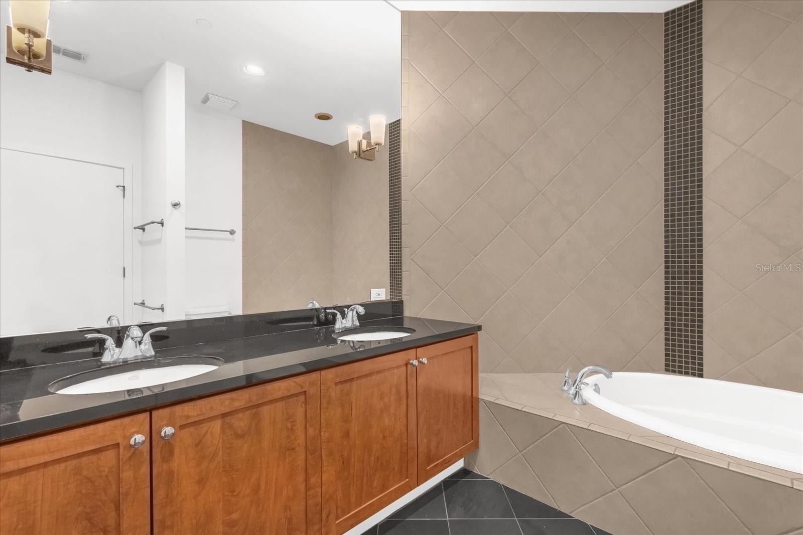 Image 22 of 30 For 1 Eola Drive 3