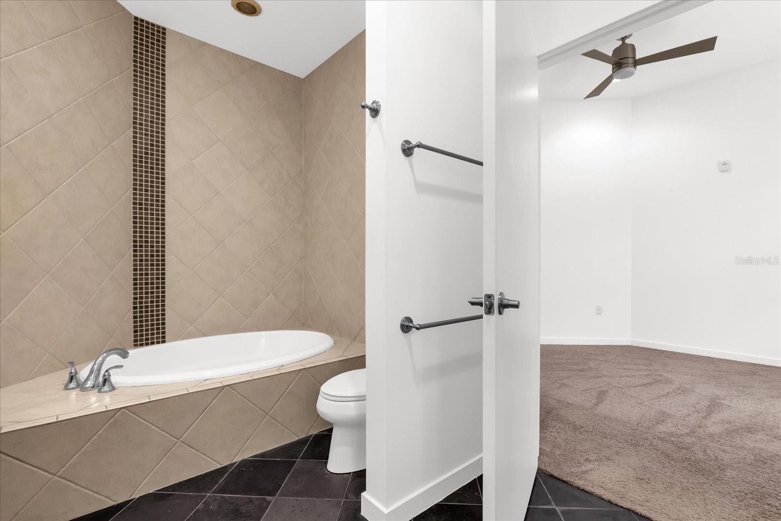 Image 24 of 30 For 1 Eola Drive 3