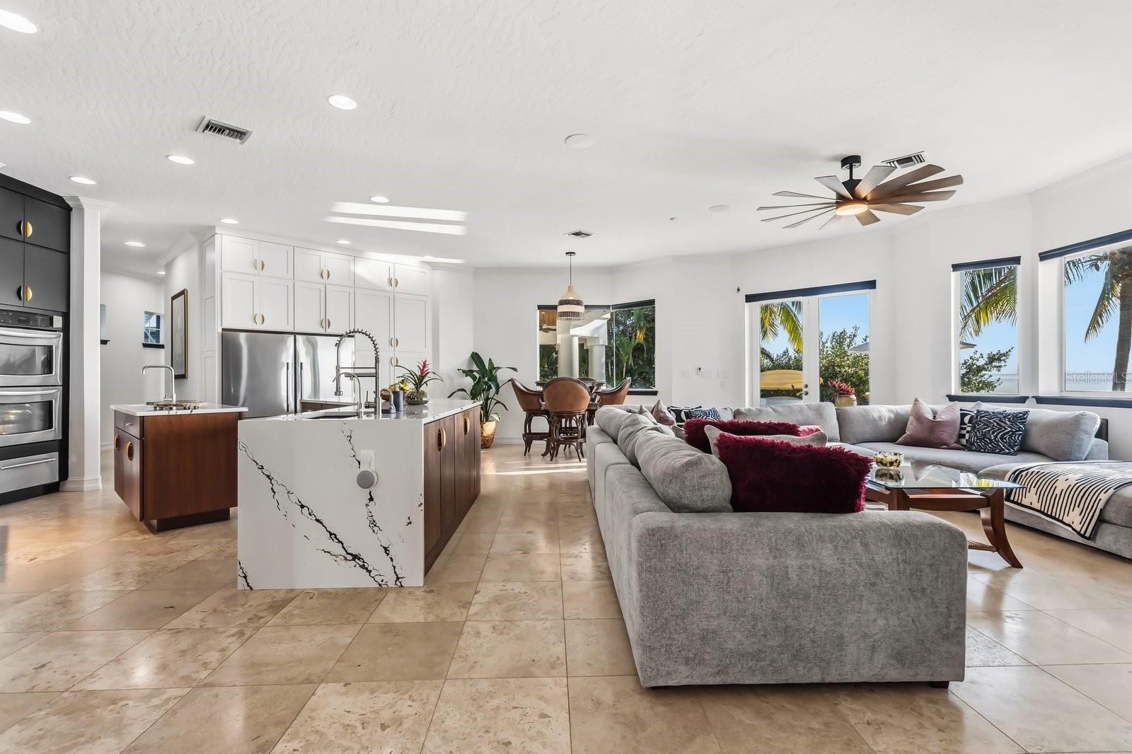 Listing photo id 9 for 2 River Falls Dr