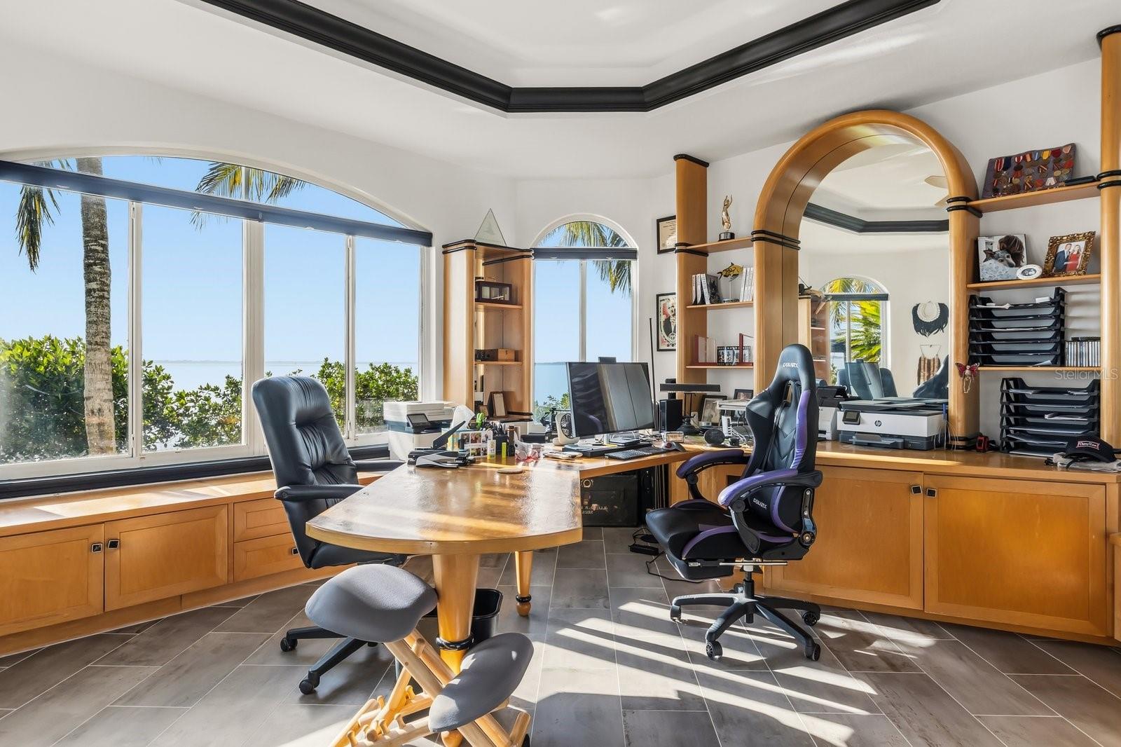 Listing photo id 19 for 2 River Falls Dr