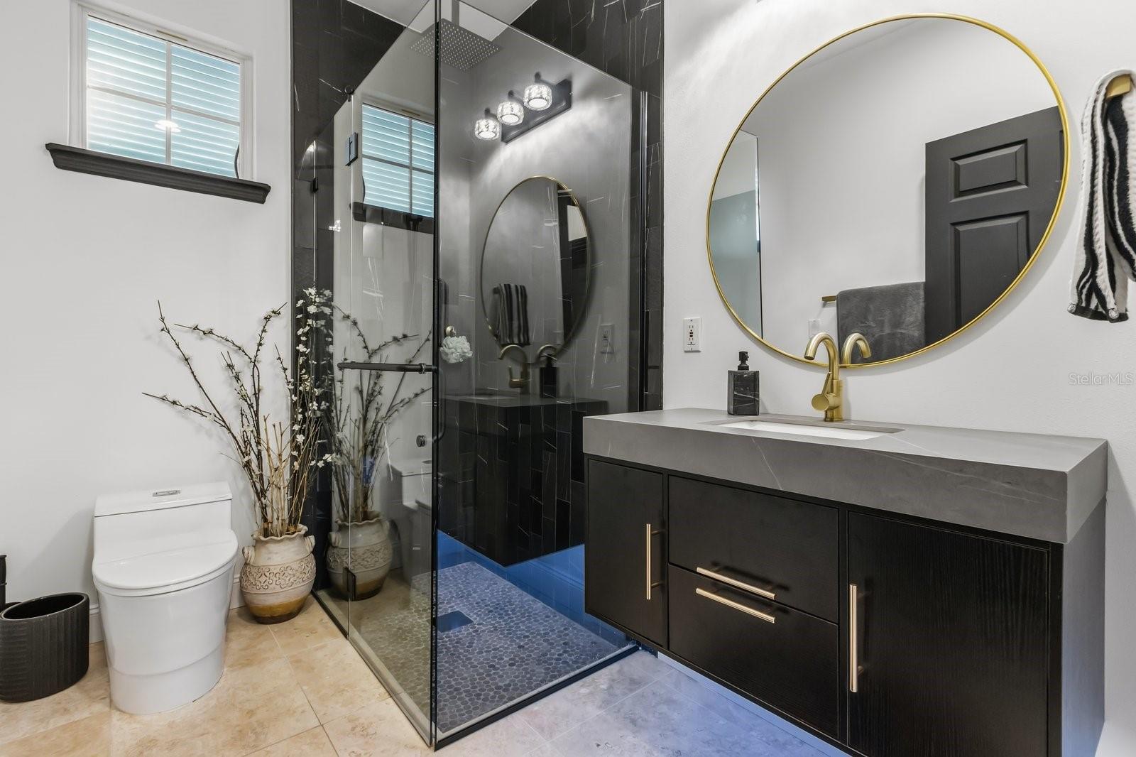 Listing photo id 21 for 2 River Falls Dr