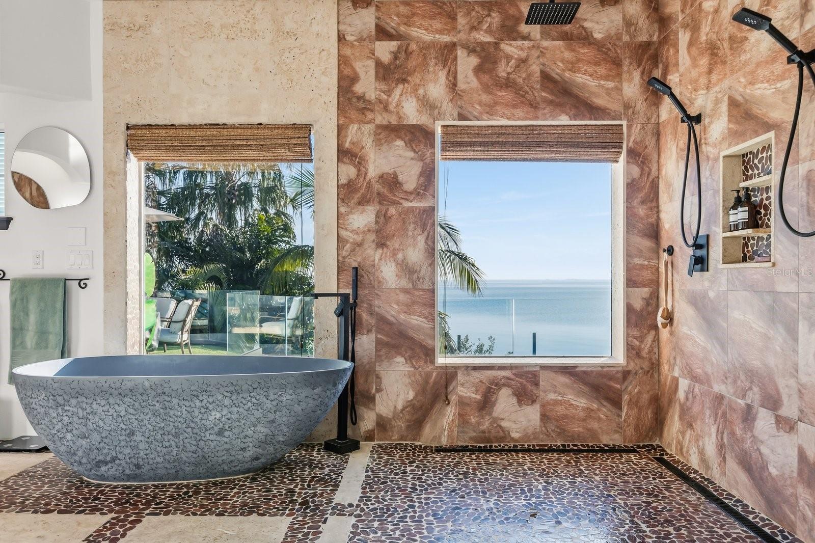 Listing photo id 28 for 2 River Falls Dr