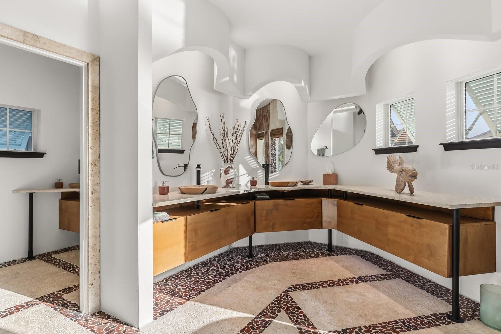 Listing photo id 30 for 2 River Falls Dr