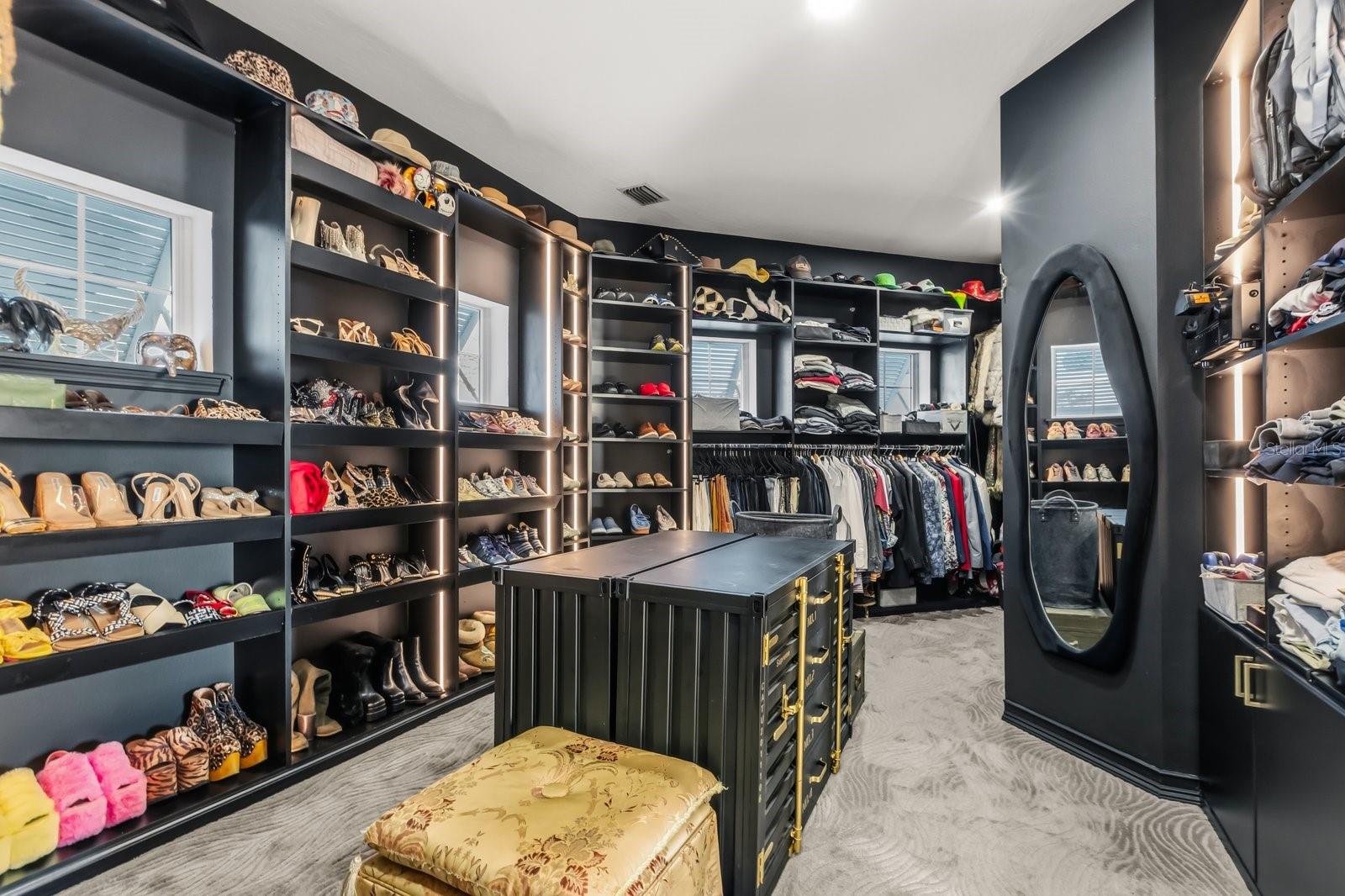 Listing photo id 32 for 2 River Falls Dr