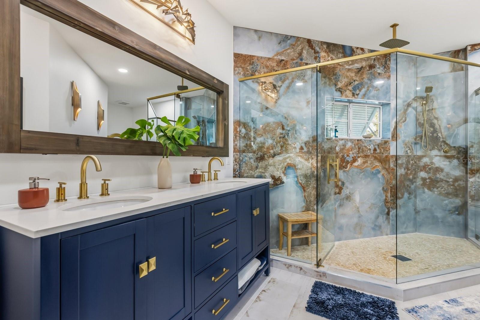 Listing photo id 38 for 2 River Falls Dr