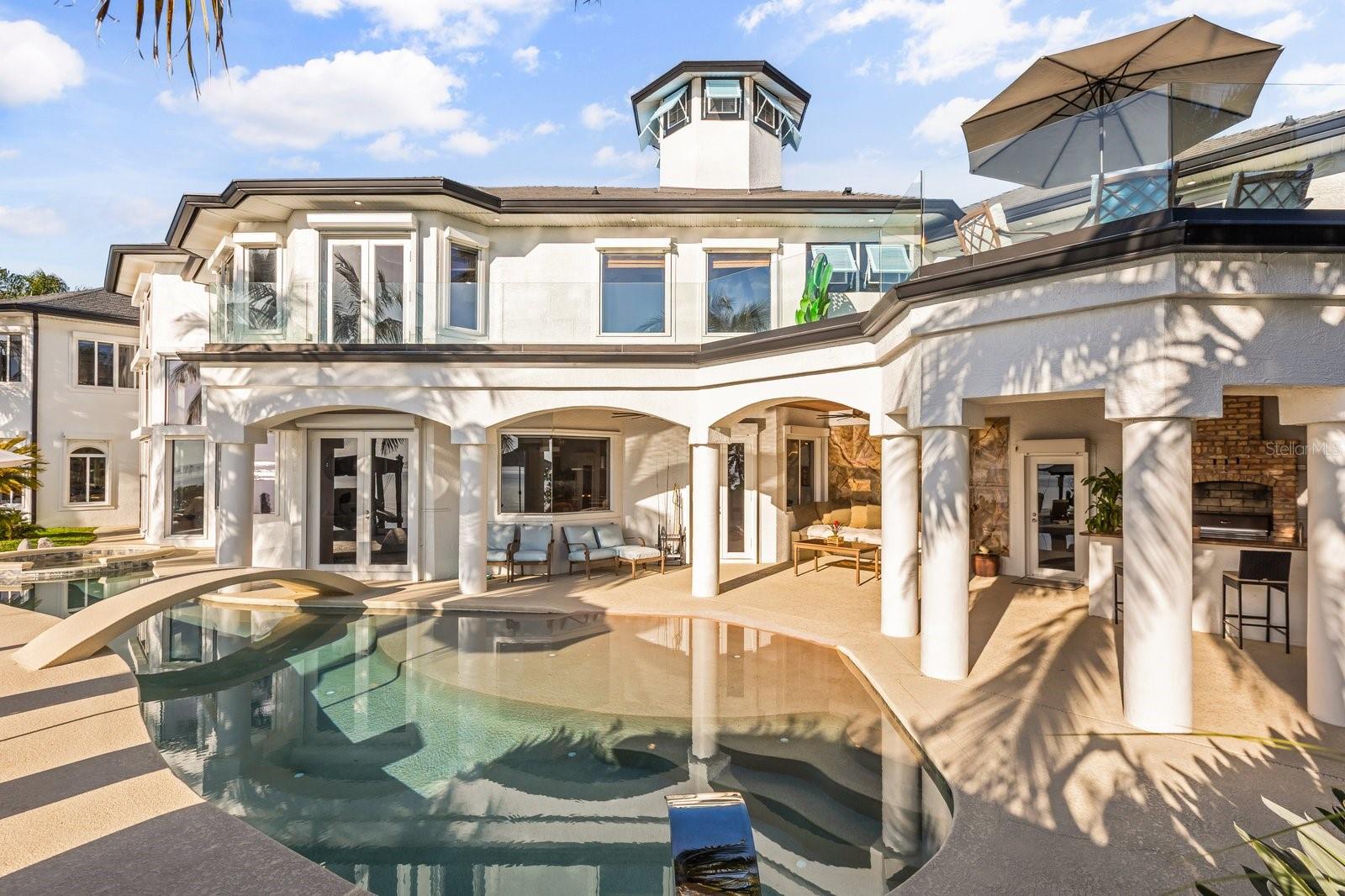 Listing photo id 44 for 2 River Falls Dr