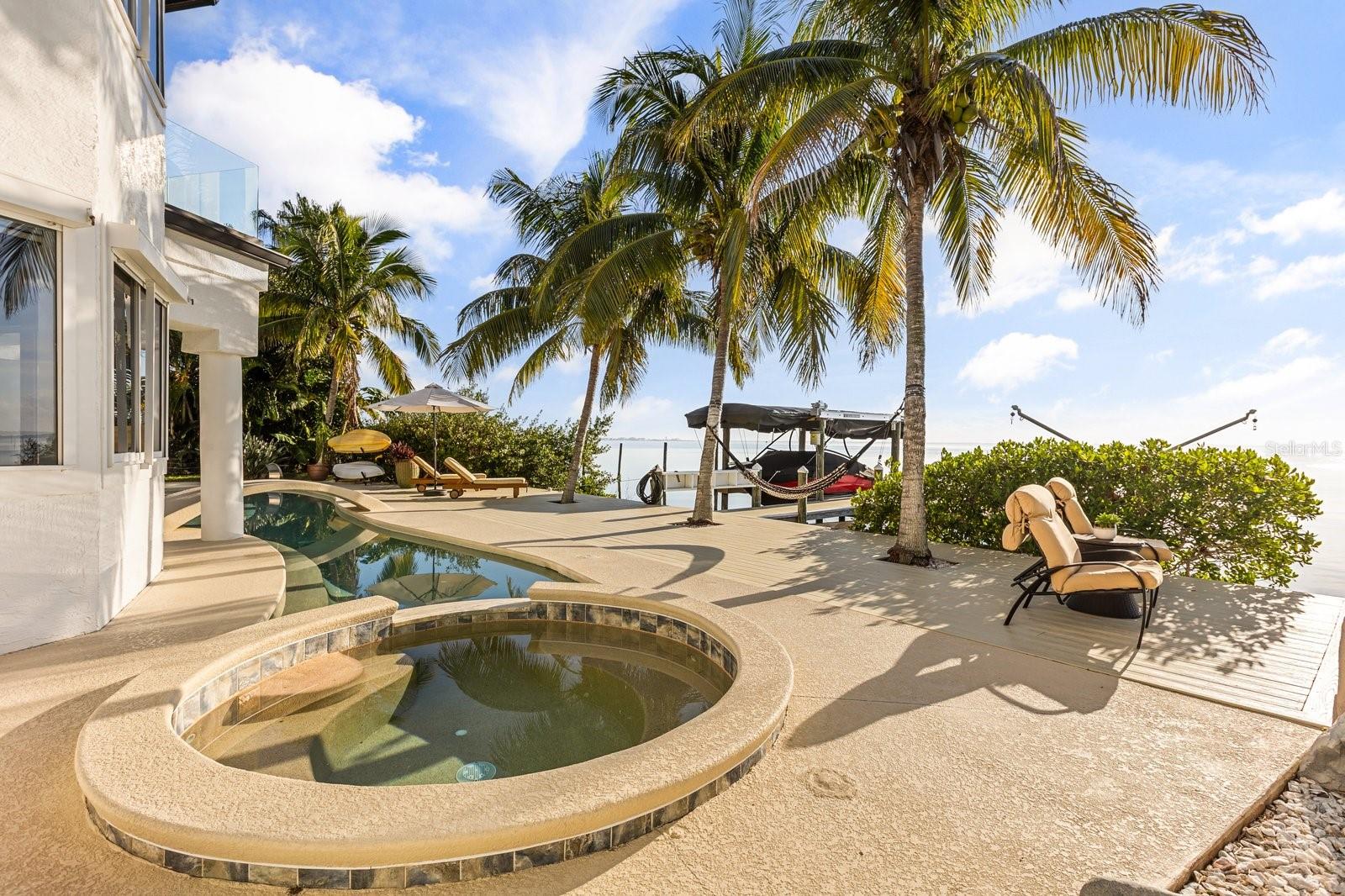 Listing photo id 46 for 2 River Falls Dr