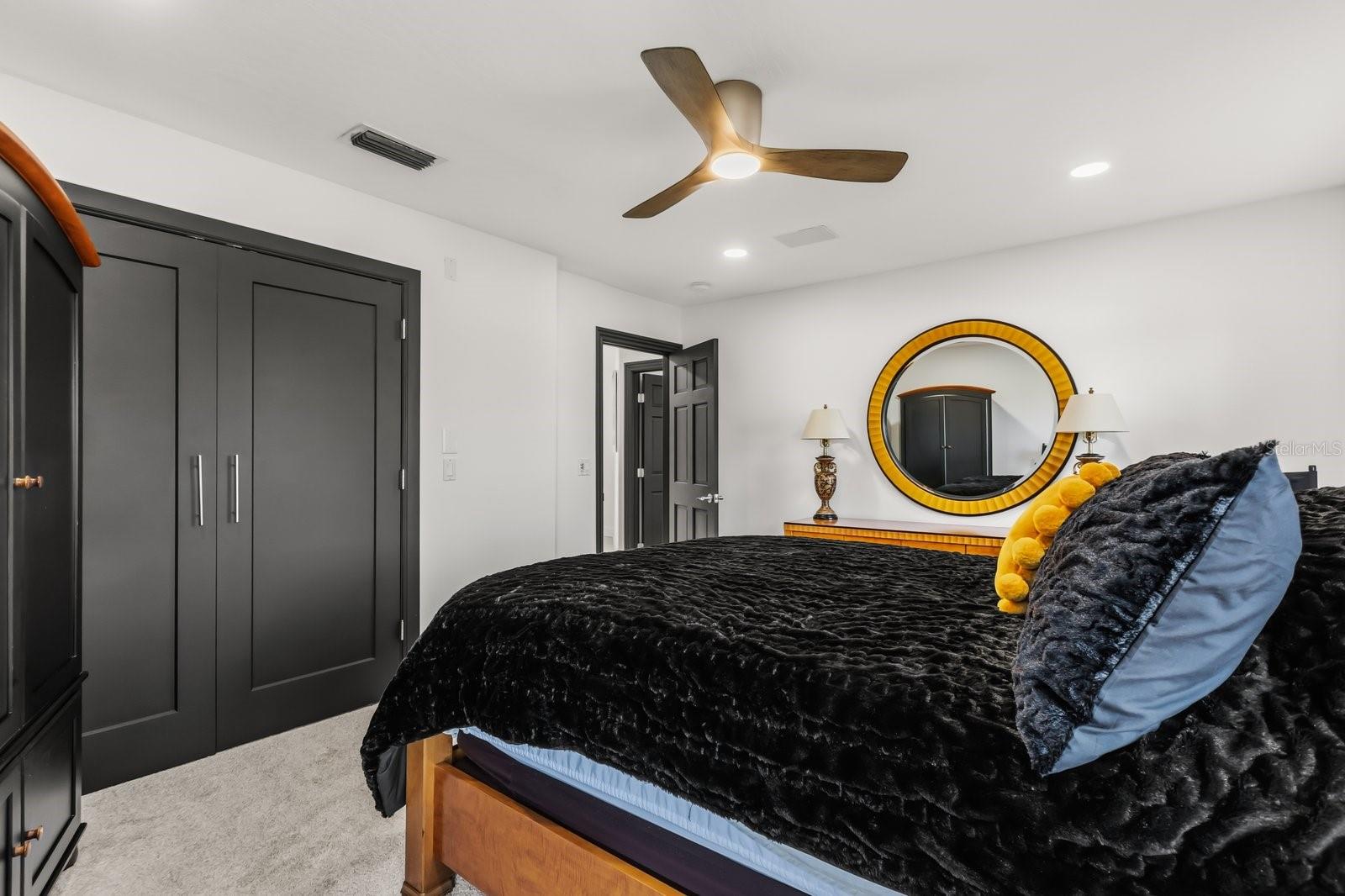 Listing photo id 51 for 2 River Falls Dr