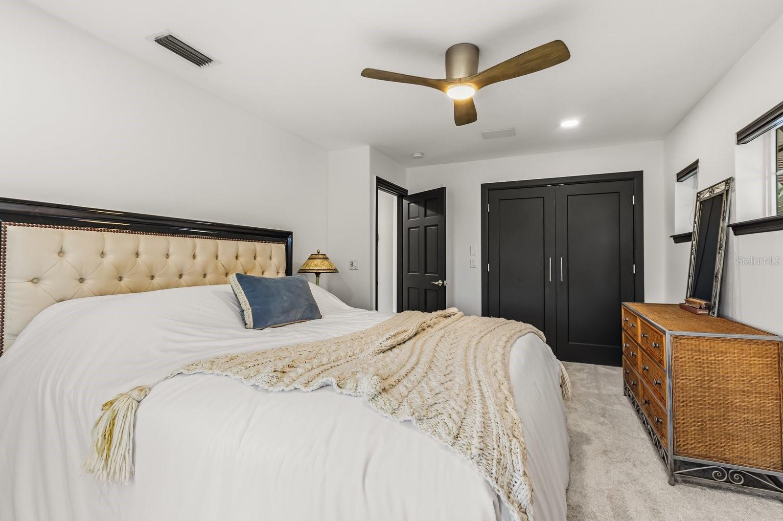 Listing photo id 53 for 2 River Falls Dr