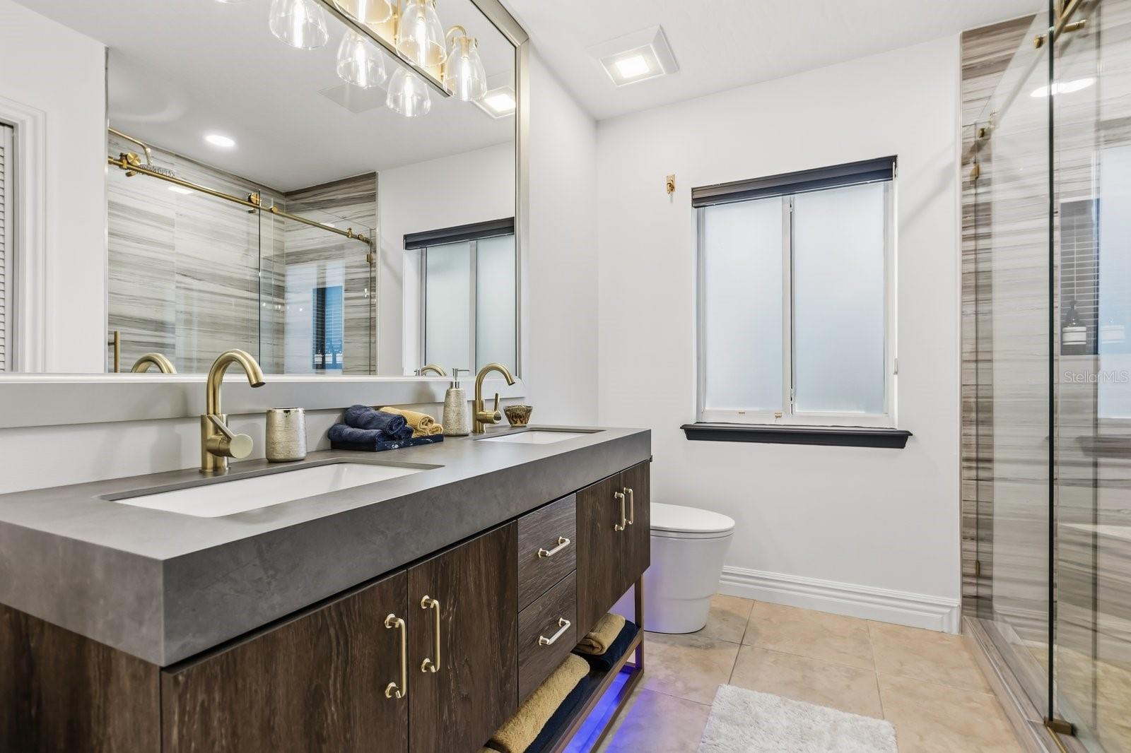 Listing photo id 54 for 2 River Falls Dr