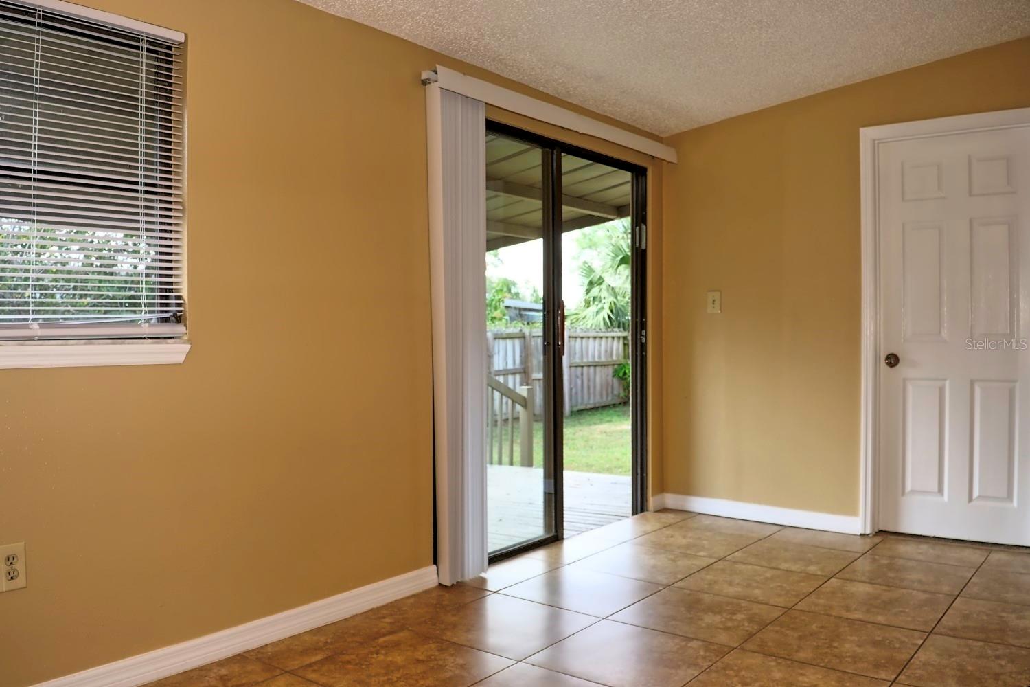 Image 14 of 21 For 882 Prim Drive