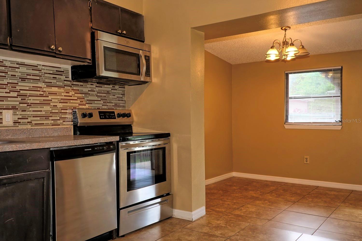 Image 5 of 21 For 882 Prim Drive