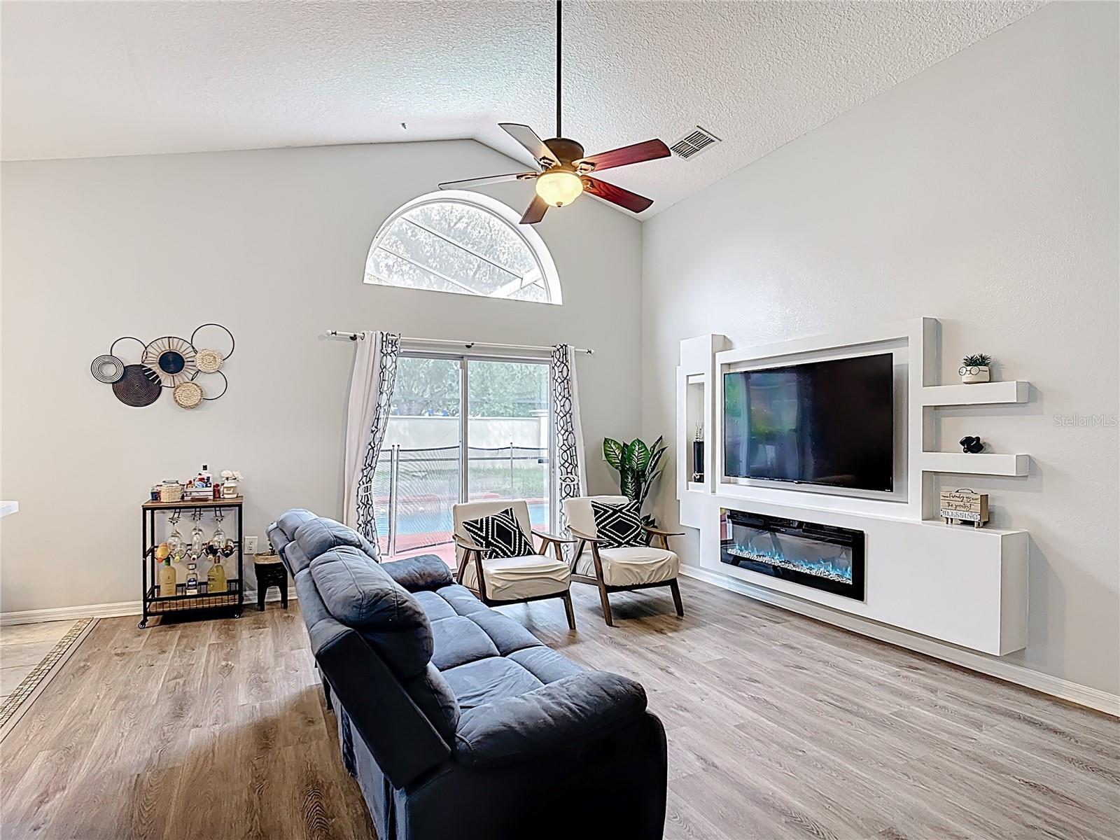 Image 10 of 48 For 4611 Cumbrian Lakes Drive