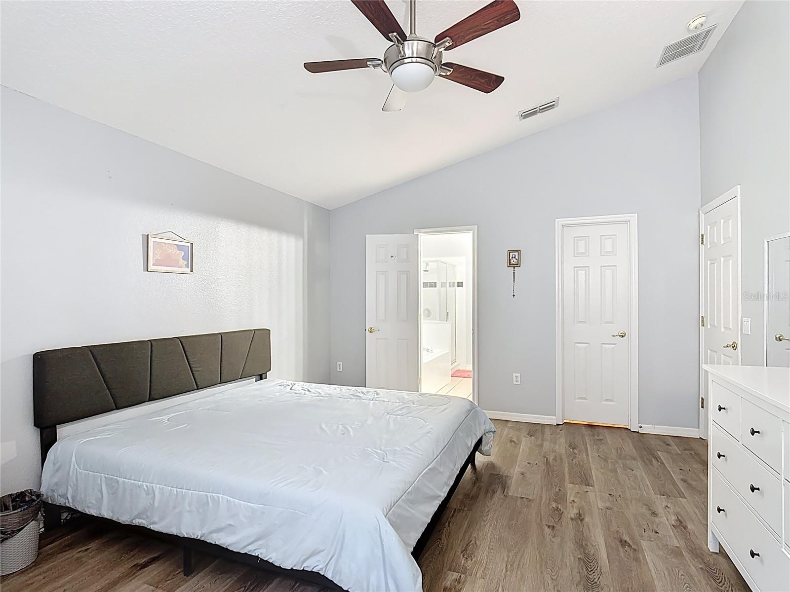 Image 31 of 48 For 4611 Cumbrian Lakes Drive