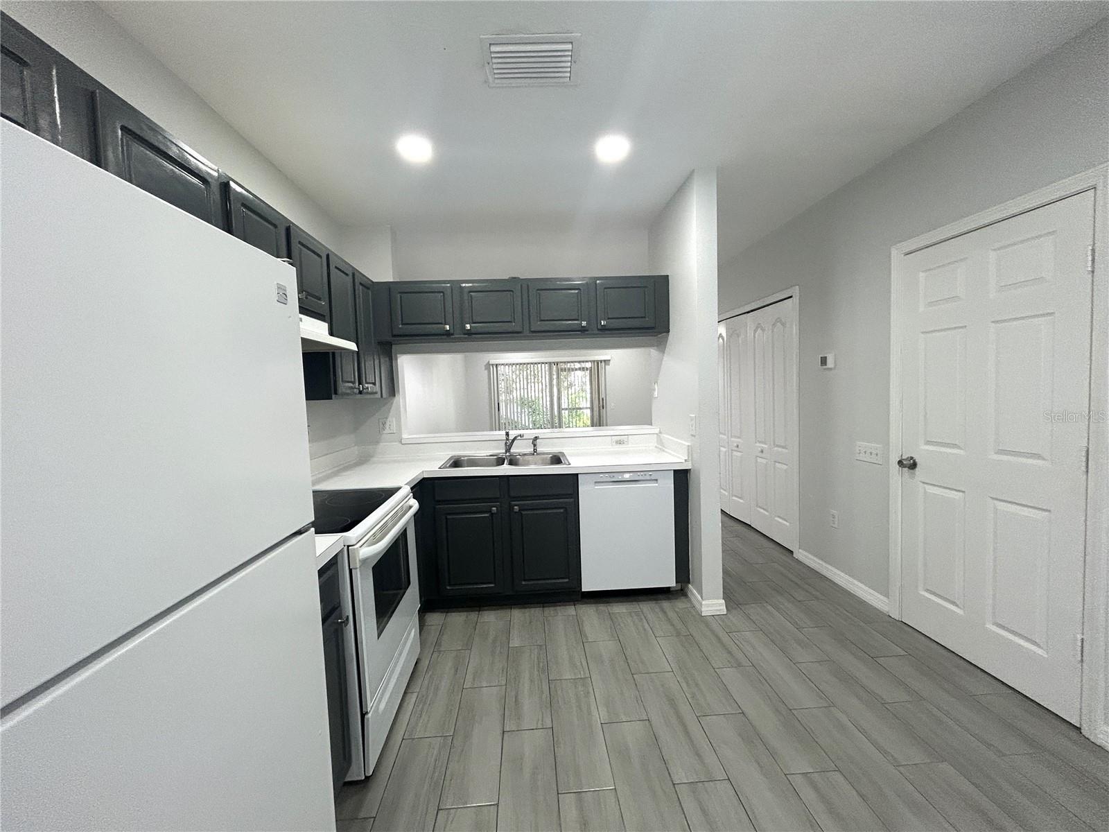 Image 6 of 16 For 2320 Lake Woodberry Circle