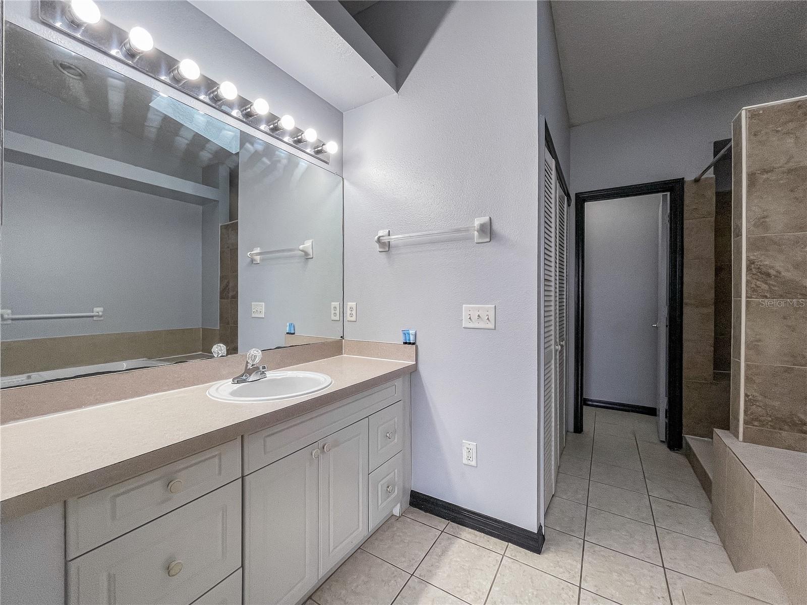 Image 10 of 14 For 402 Orchid Drive Main Unit