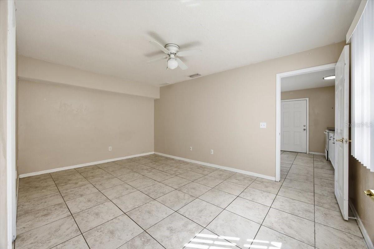 Image 10 of 12 For 2918 Fan Palm Drive Front Unit