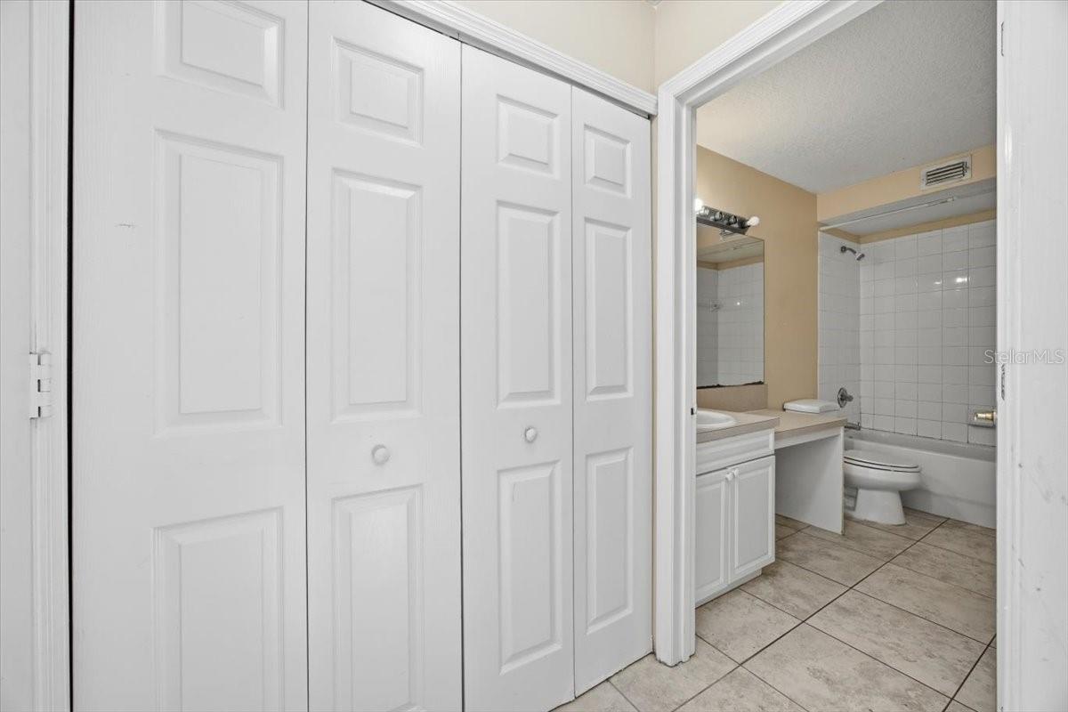 Image 11 of 12 For 2918 Fan Palm Drive Front Unit