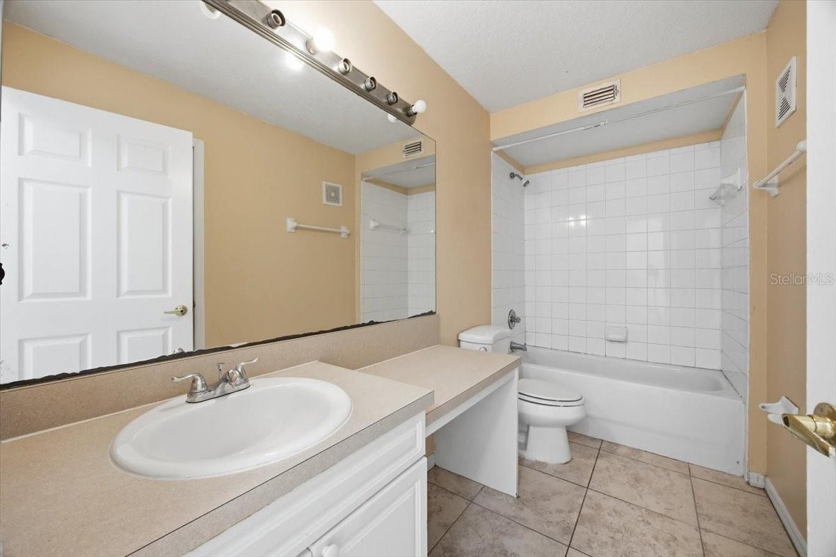 Image 12 of 12 For 2918 Fan Palm Drive Front Unit