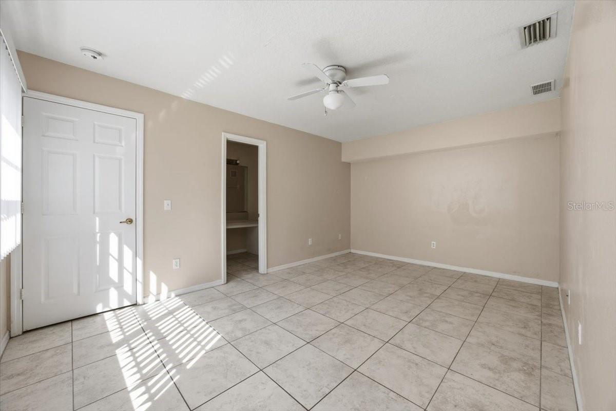 Image 8 of 12 For 2918 Fan Palm Drive Front Unit