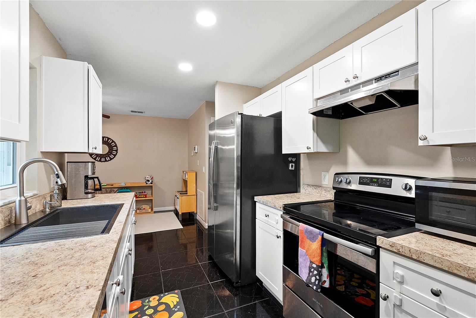 Image 16 of 32 For 614 Grovewood Avenue