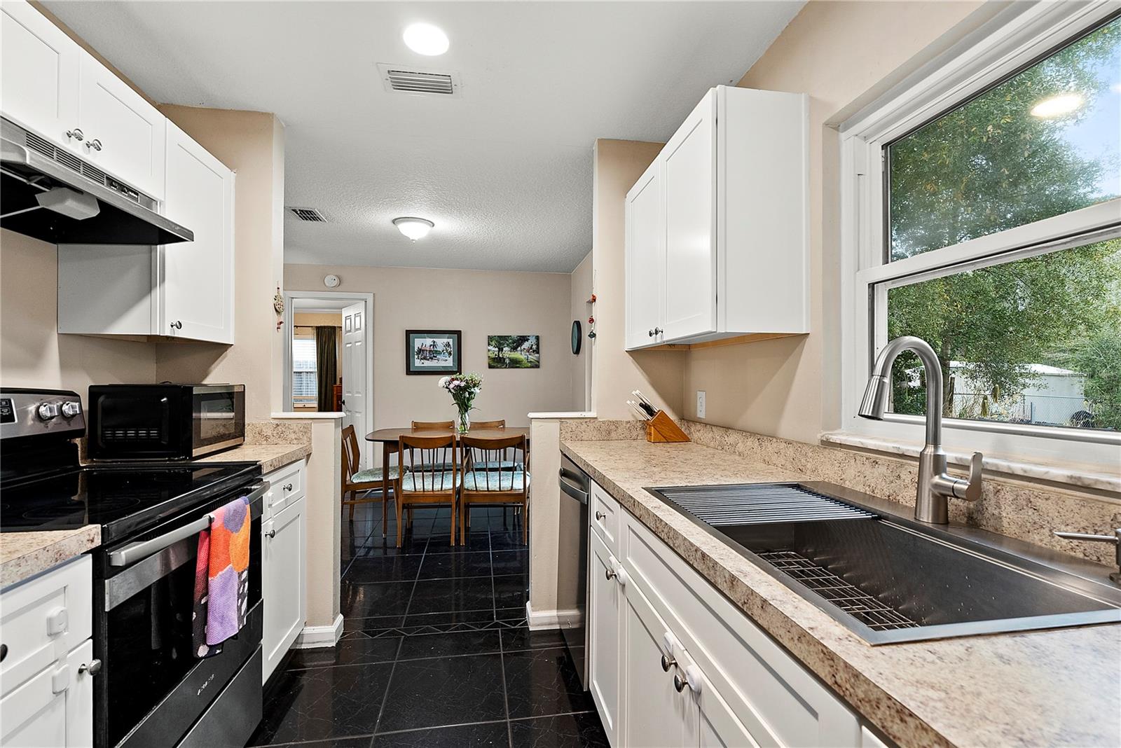 Image 17 of 32 For 614 Grovewood Avenue