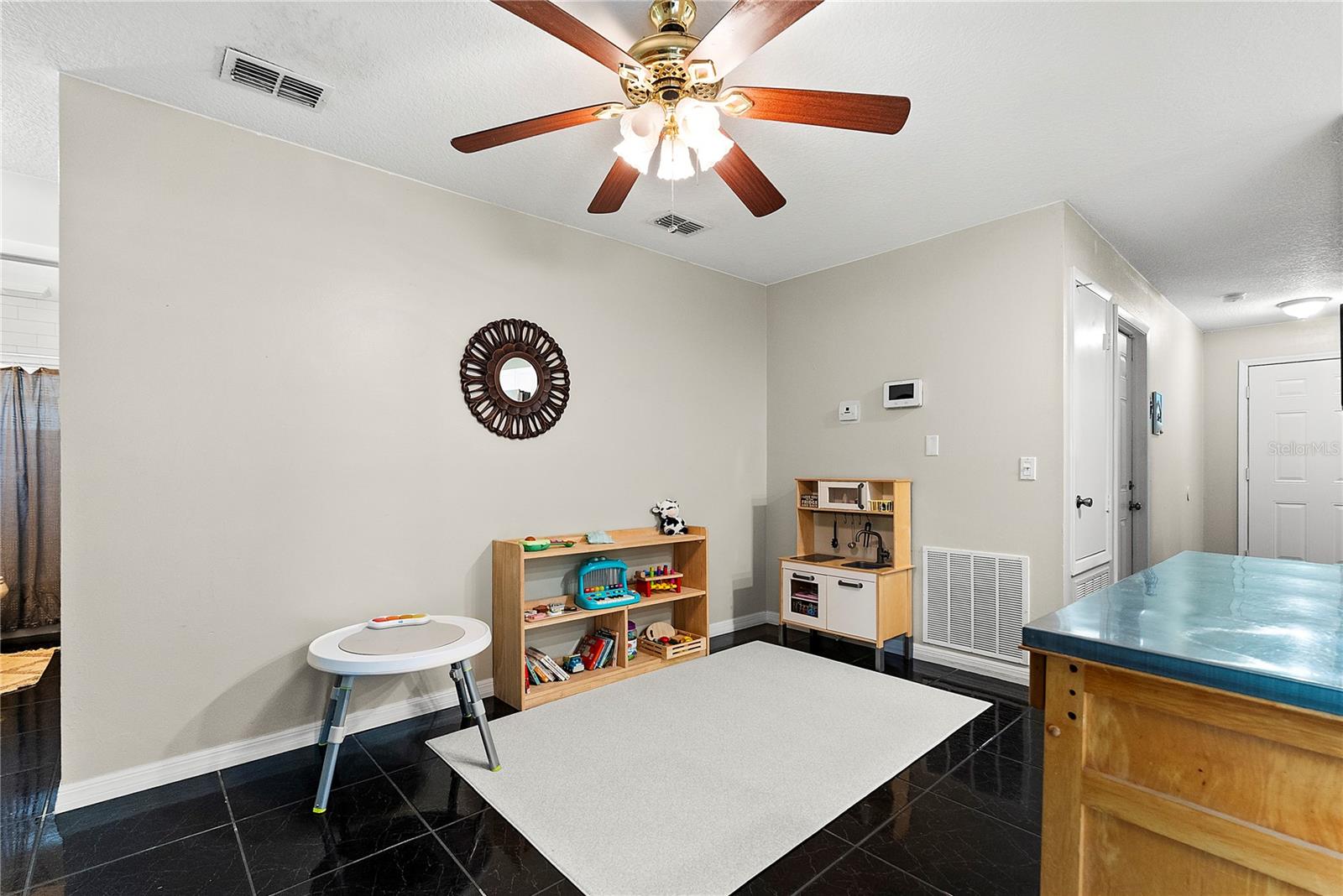 Image 19 of 32 For 614 Grovewood Avenue