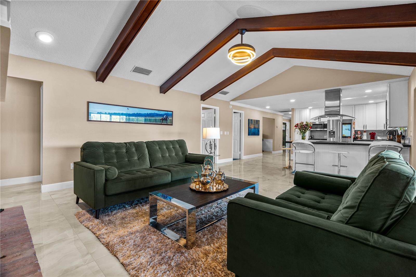 Listing photo id 10 for 3105 Lakeshore Court