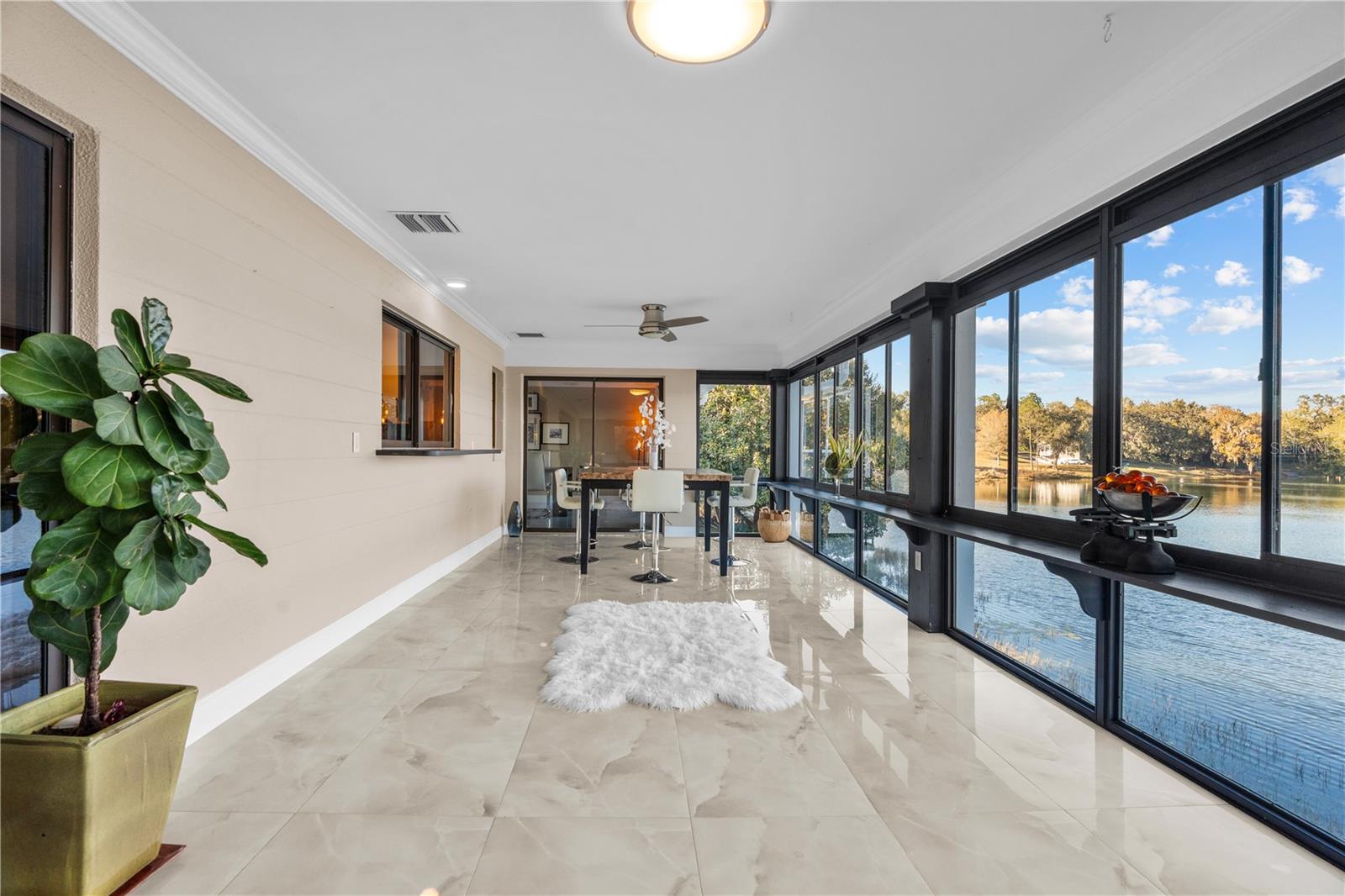 Listing photo id 15 for 3105 Lakeshore Court