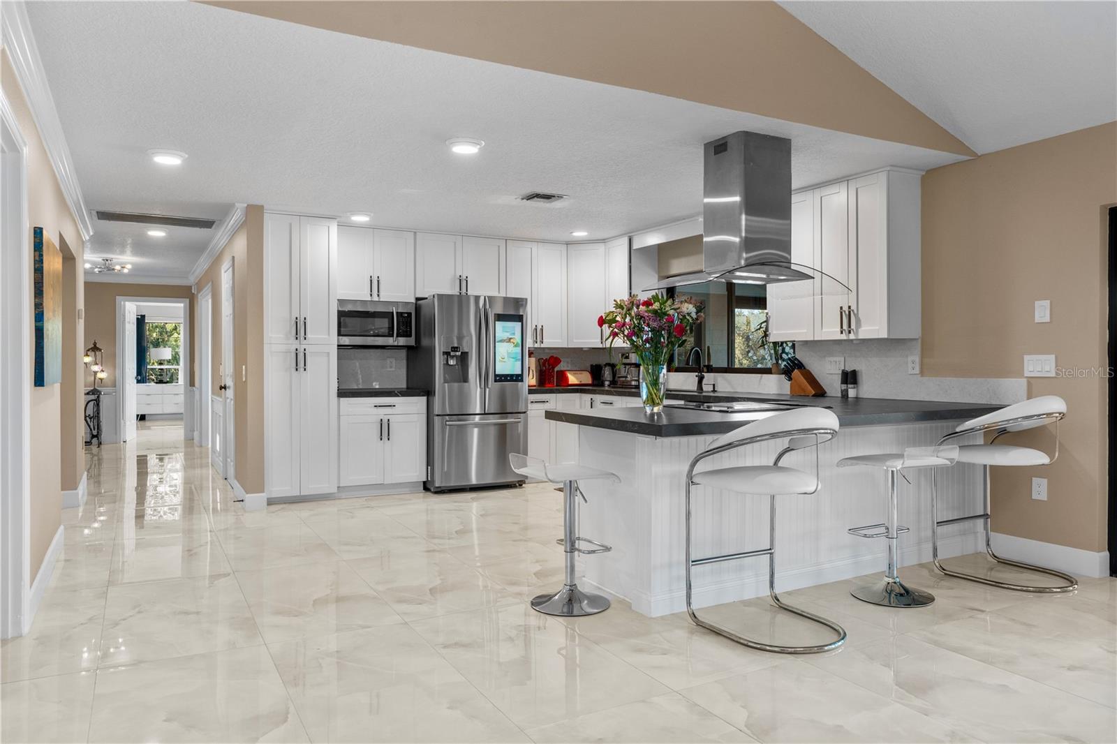 Listing photo id 20 for 3105 Lakeshore Court