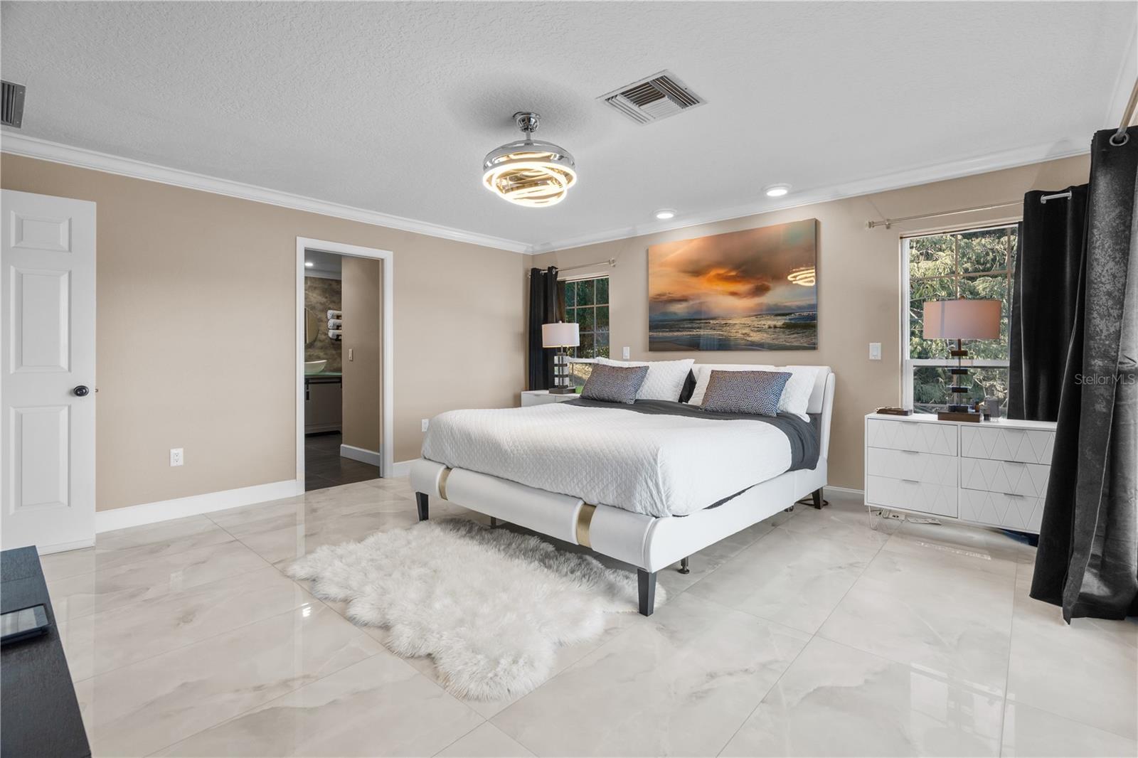 Listing photo id 23 for 3105 Lakeshore Court