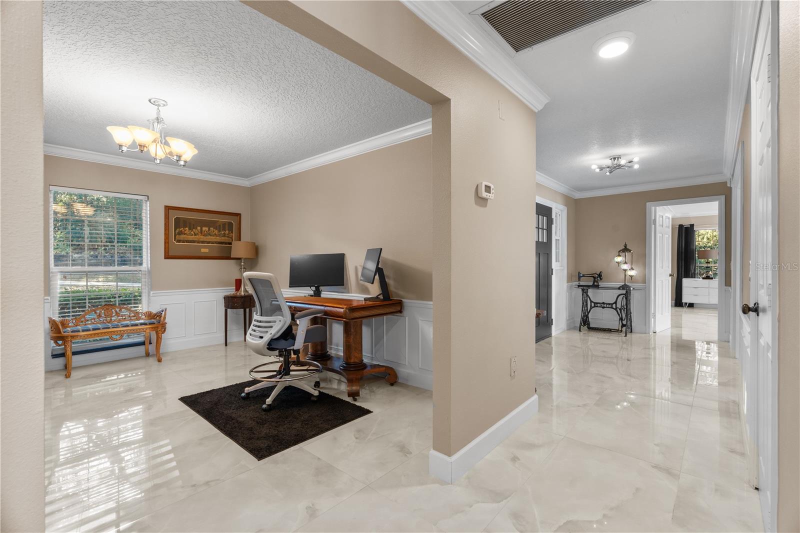 Listing photo id 28 for 3105 Lakeshore Court