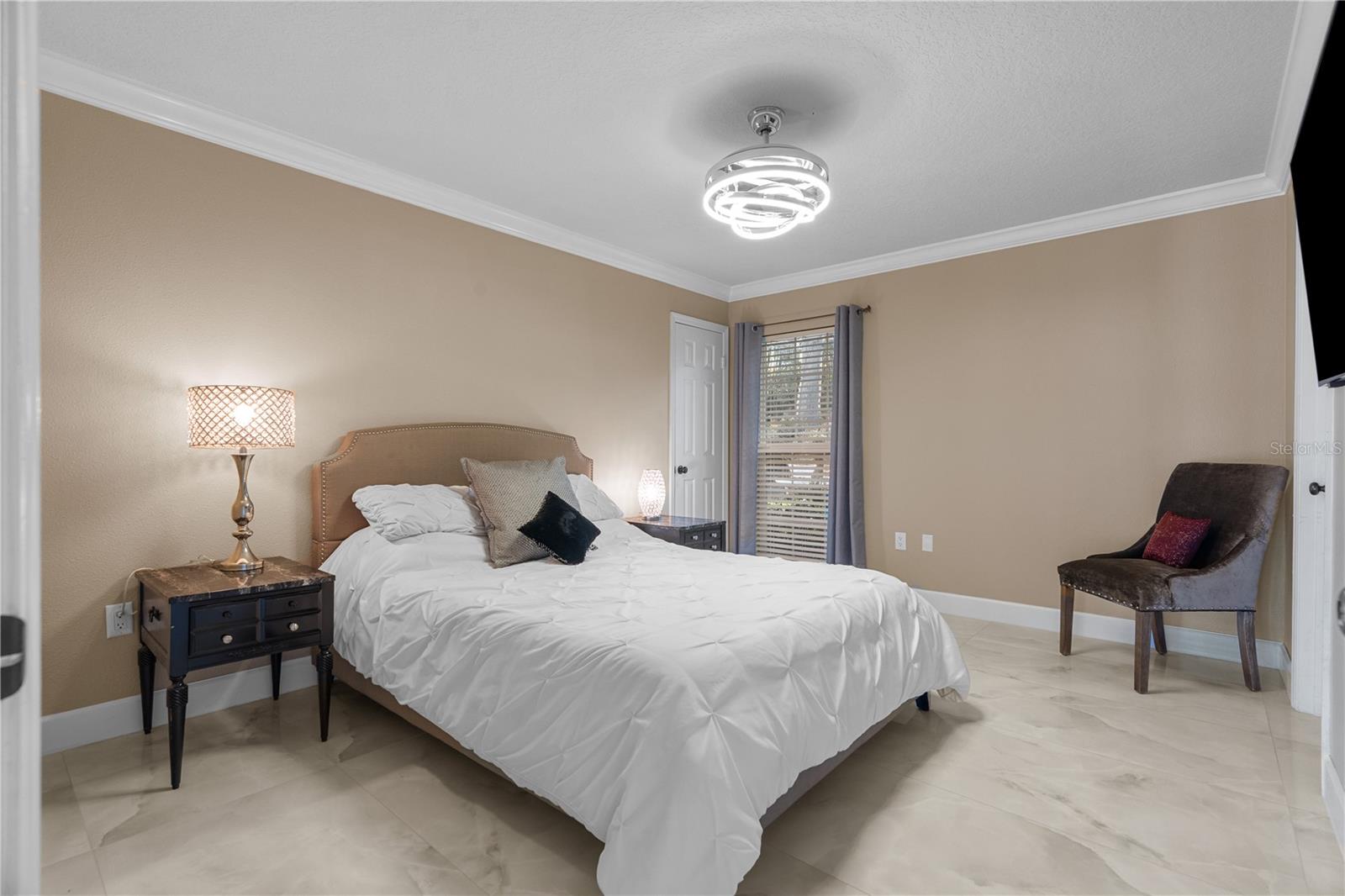 Listing photo id 29 for 3105 Lakeshore Court