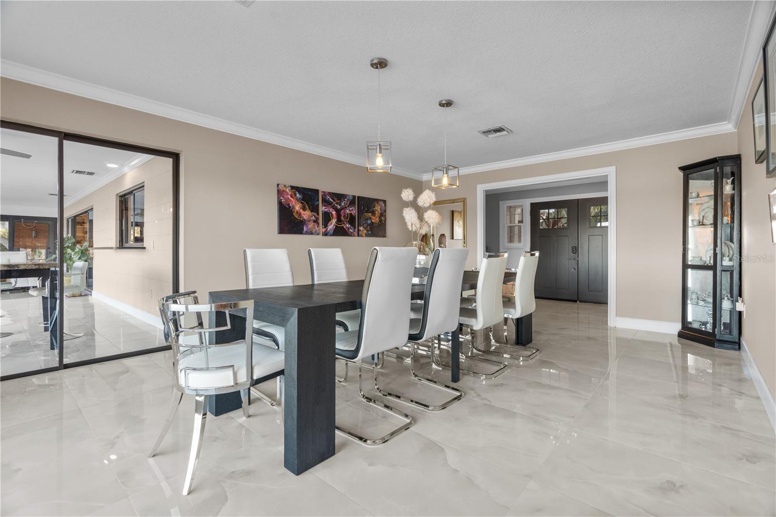 Listing photo id 32 for 3105 Lakeshore Court