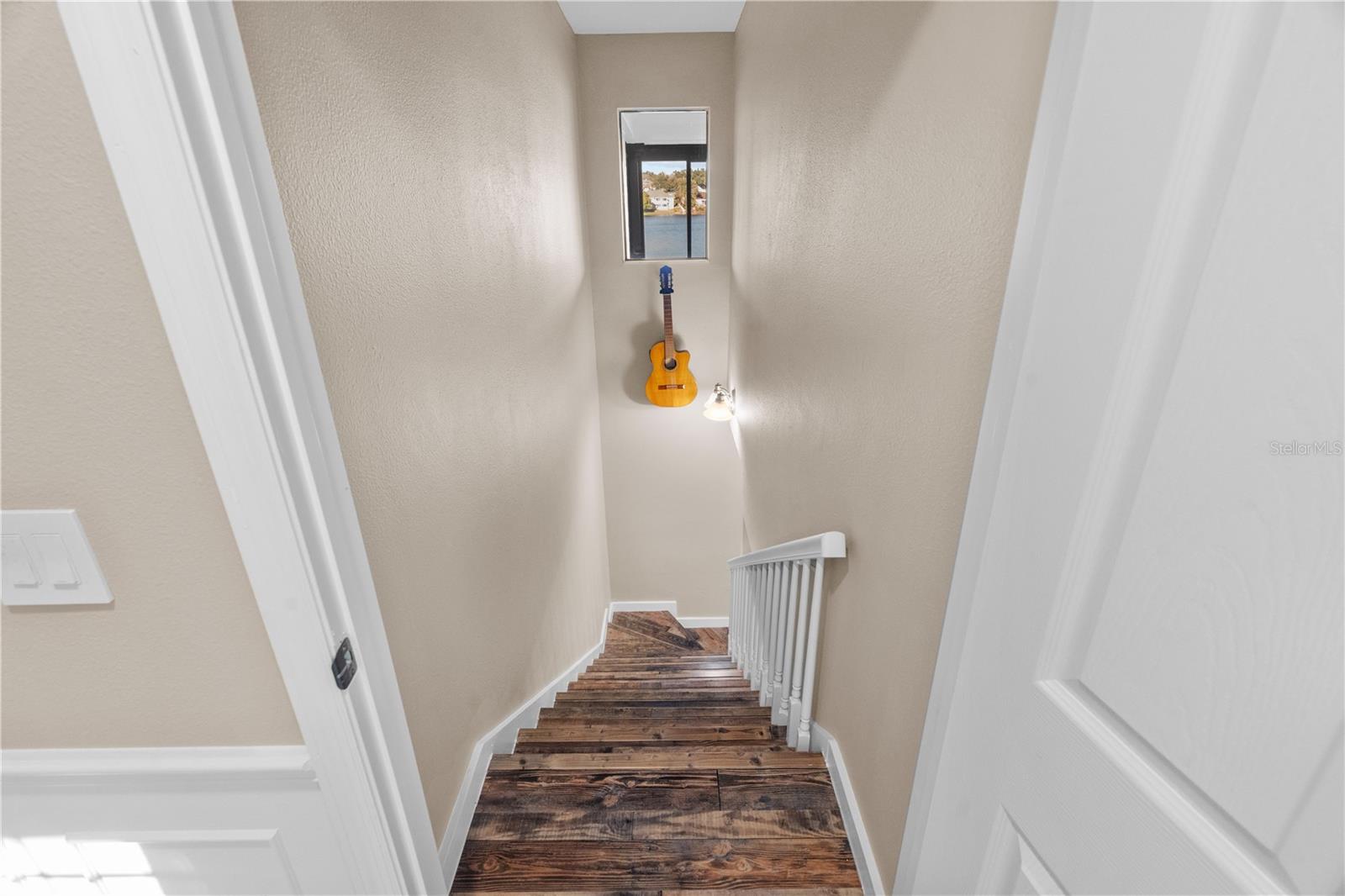 Listing photo id 34 for 3105 Lakeshore Court