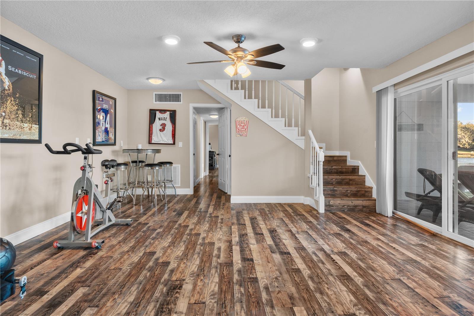 Listing photo id 35 for 3105 Lakeshore Court