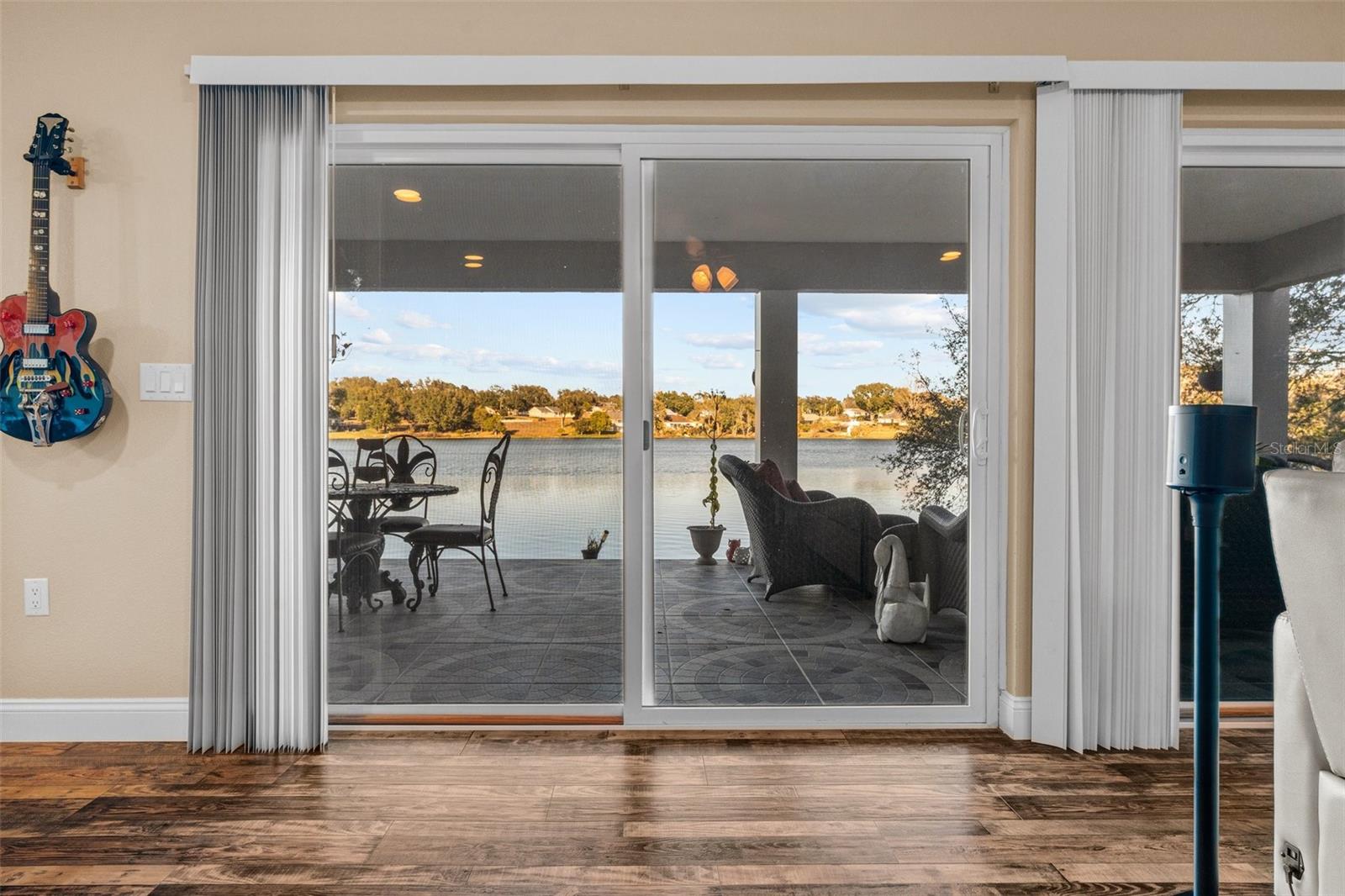 Listing photo id 39 for 3105 Lakeshore Court