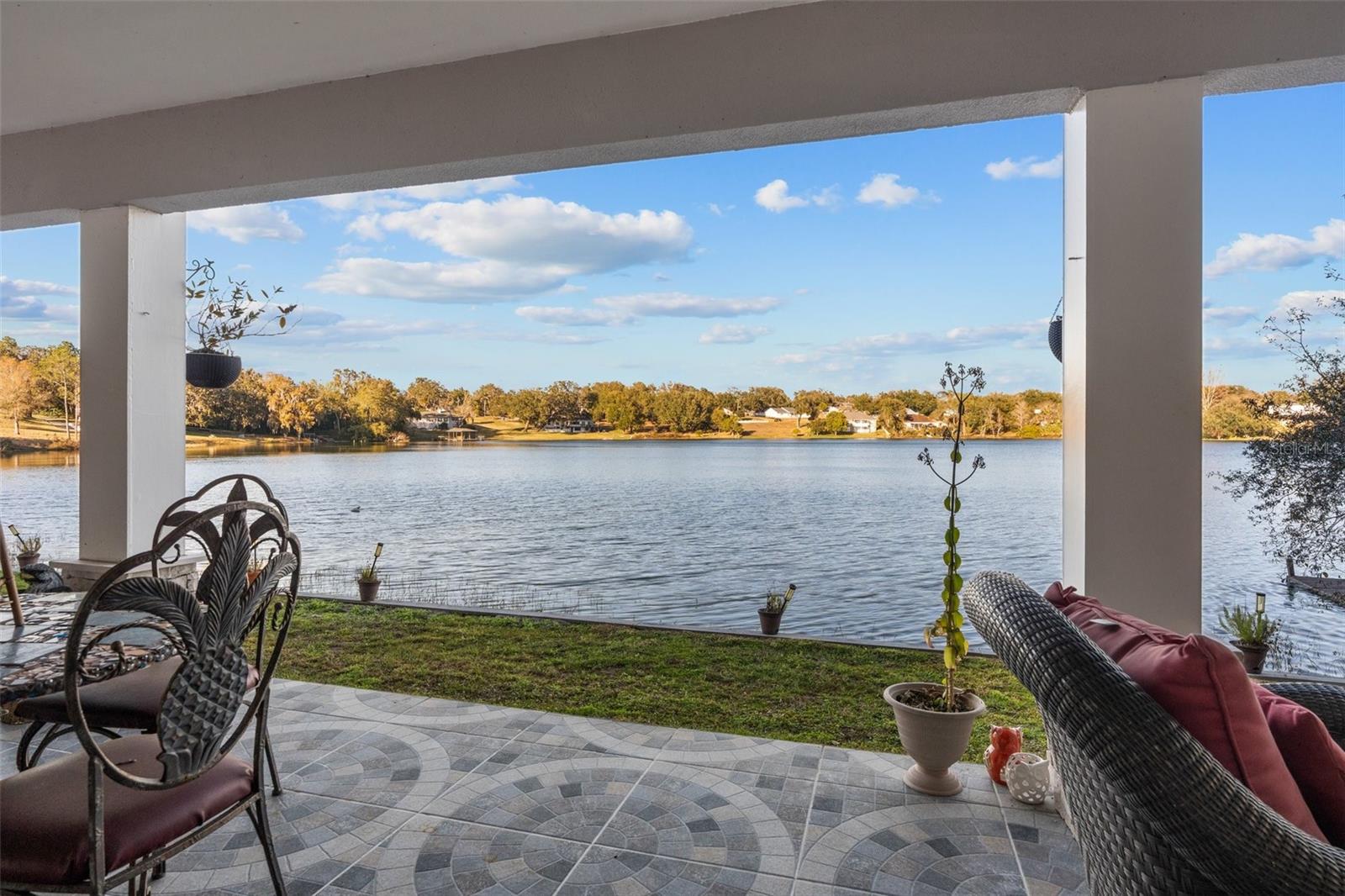 Listing photo id 41 for 3105 Lakeshore Court