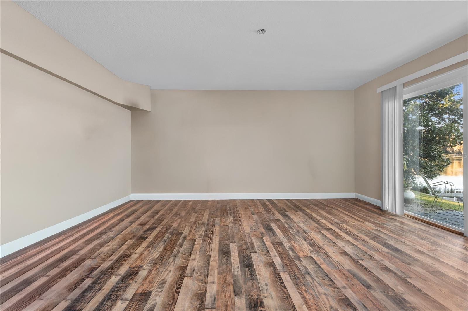 Listing photo id 43 for 3105 Lakeshore Court